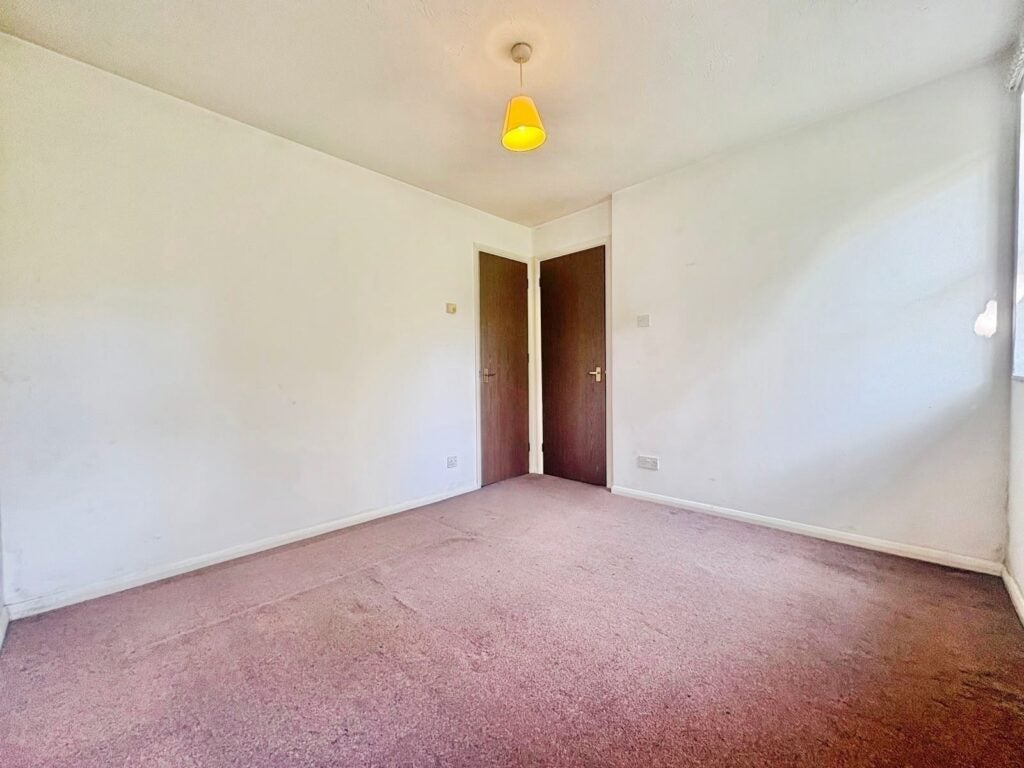 Flat Shelley Court in Surrey Heath