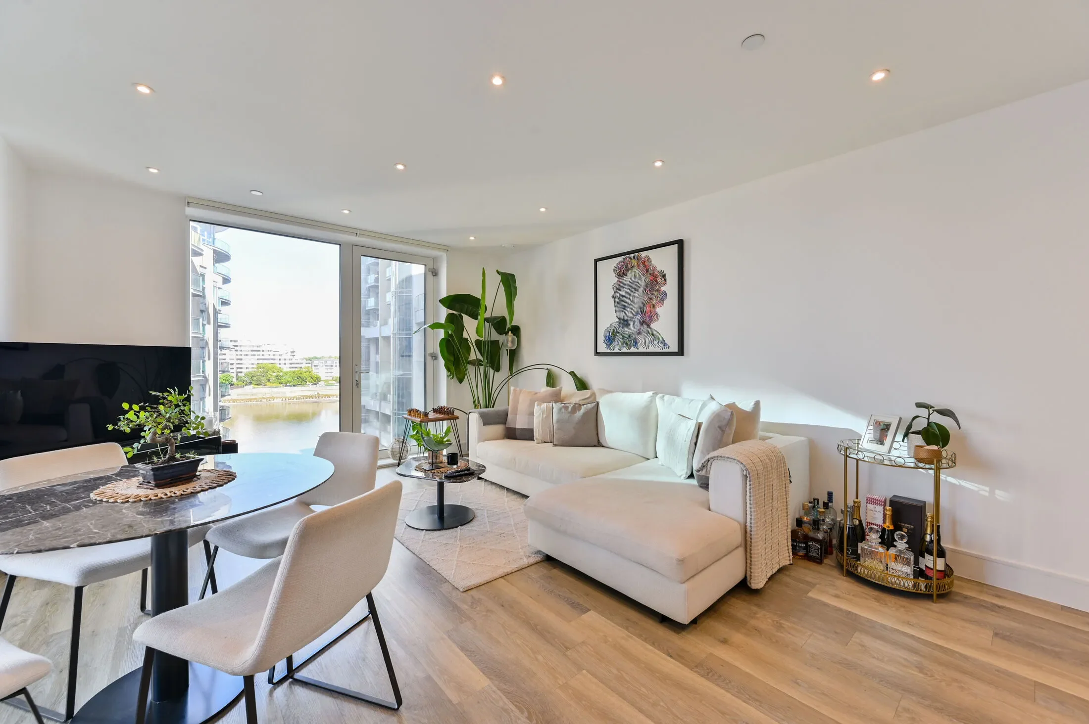 Flat Bridges Court in Greater London