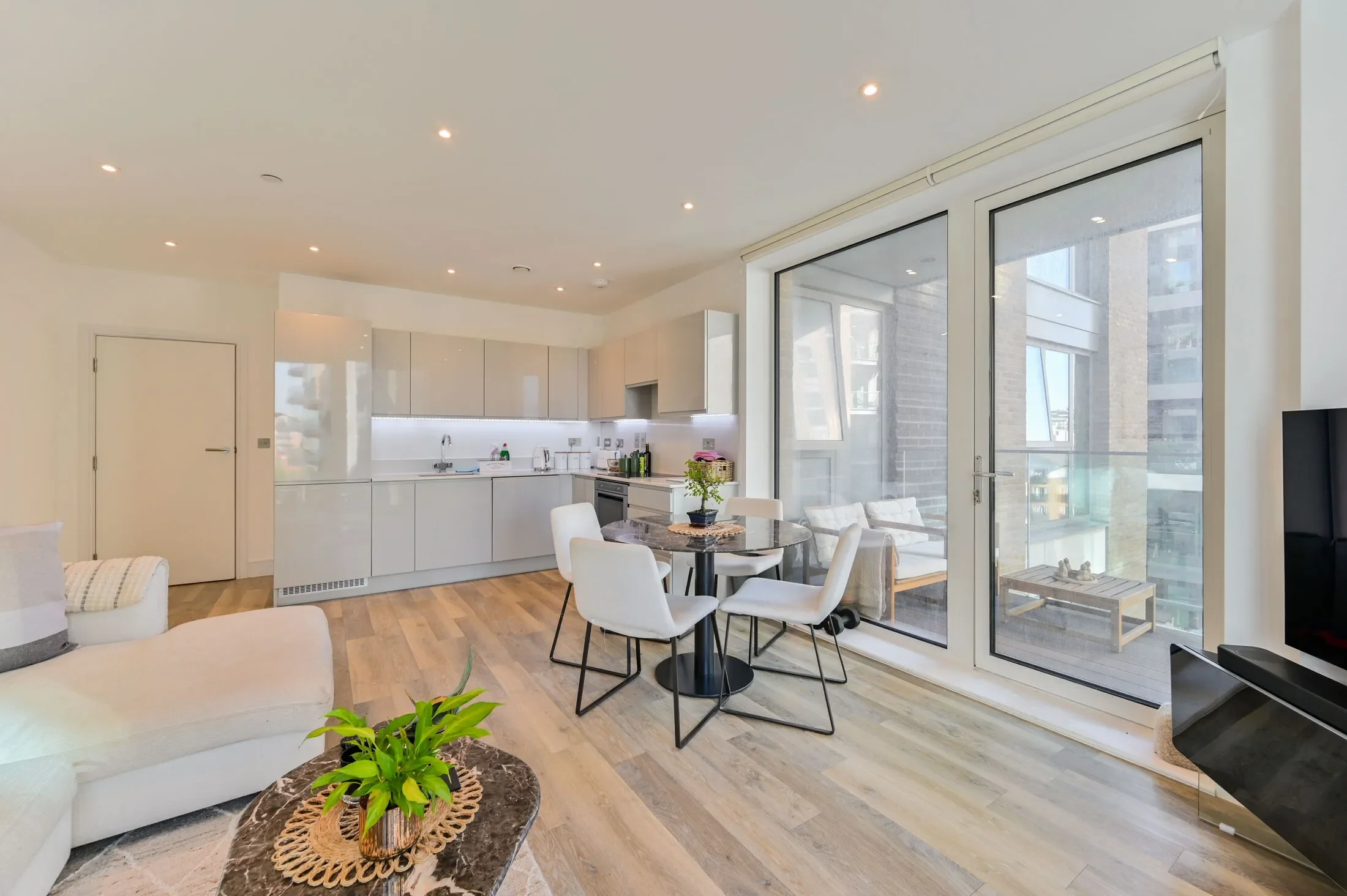 Flat Bridges Court in Greater London