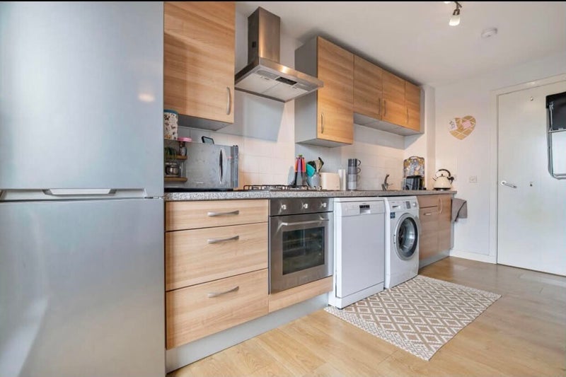 Room Garscube Road in Glasgow