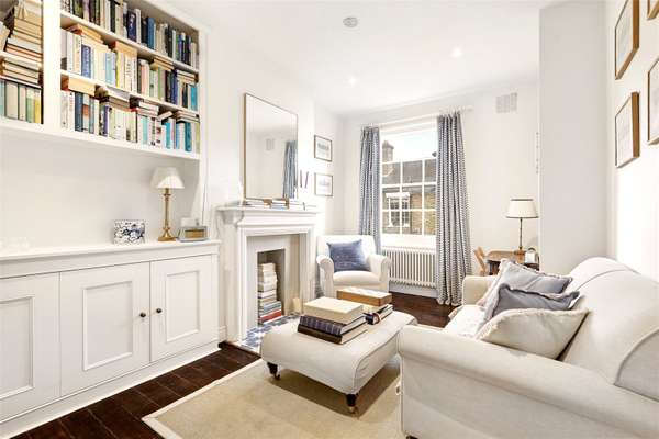 Flat Reform Street in Greater London
