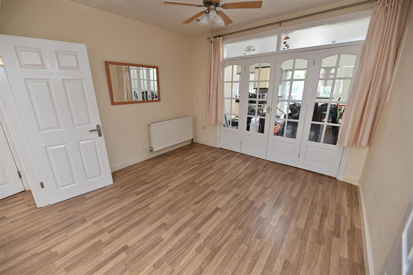 Room Hamilton Avenue in Greater London