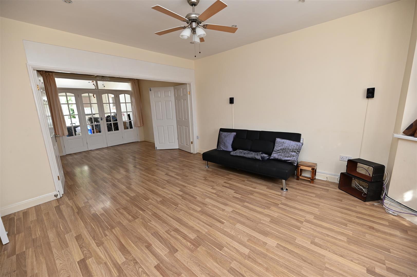 Room Hamilton Avenue in Greater London