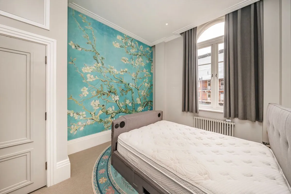 Flat East Hill in Greater London