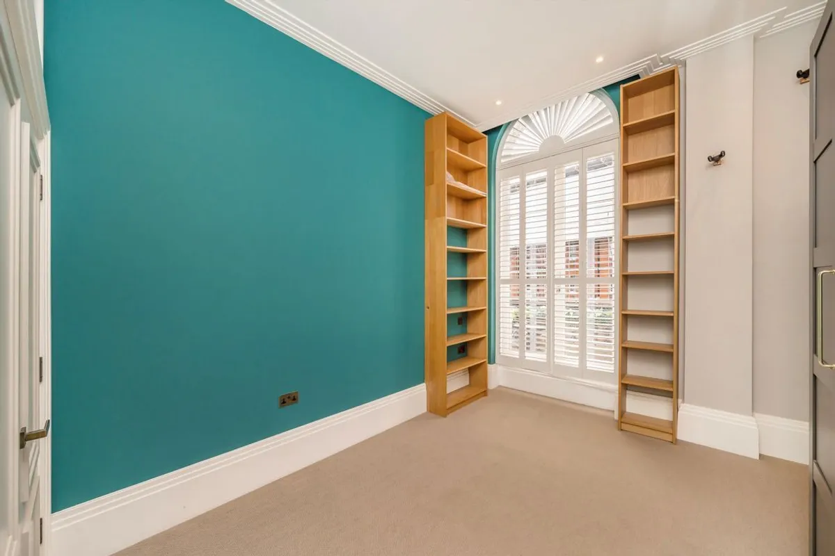 Flat East Hill in Greater London