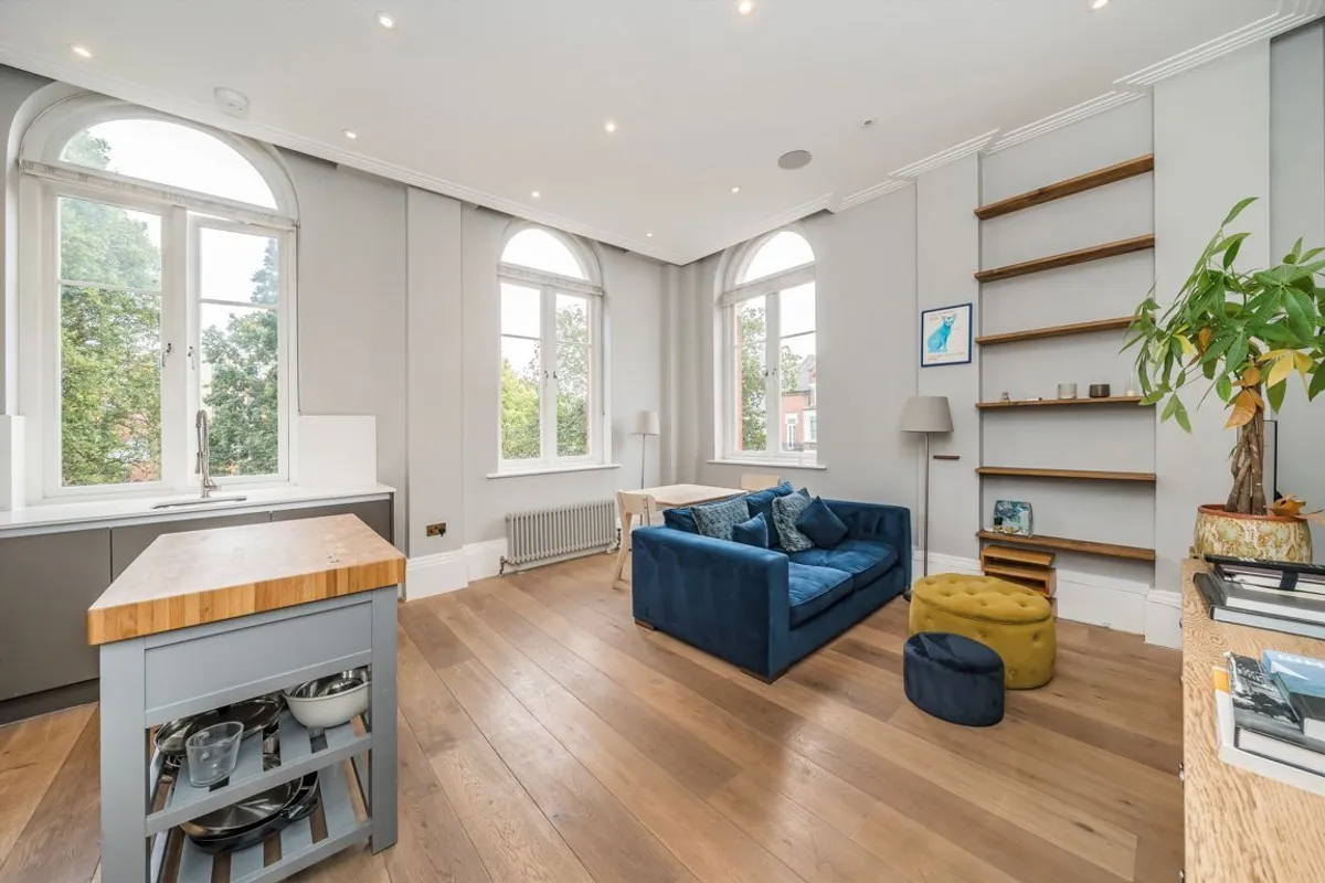 Flat East Hill in Greater London