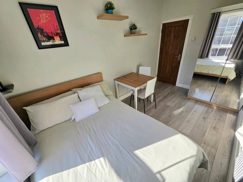 Flat Hanbury Street in Greater London