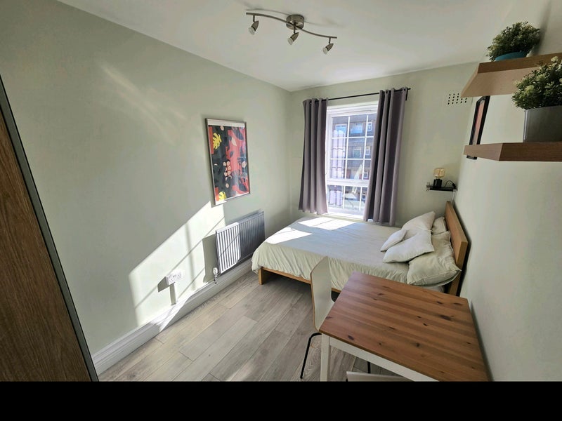 Flat Hanbury Street in Greater London