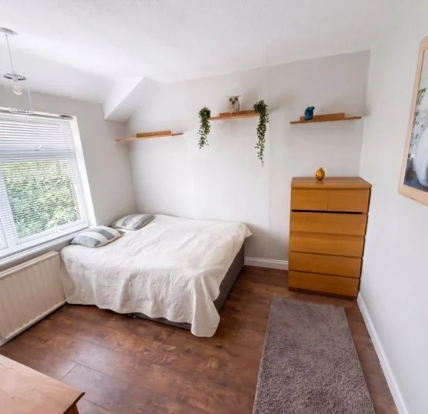 Flat Mansell Road in Greater London