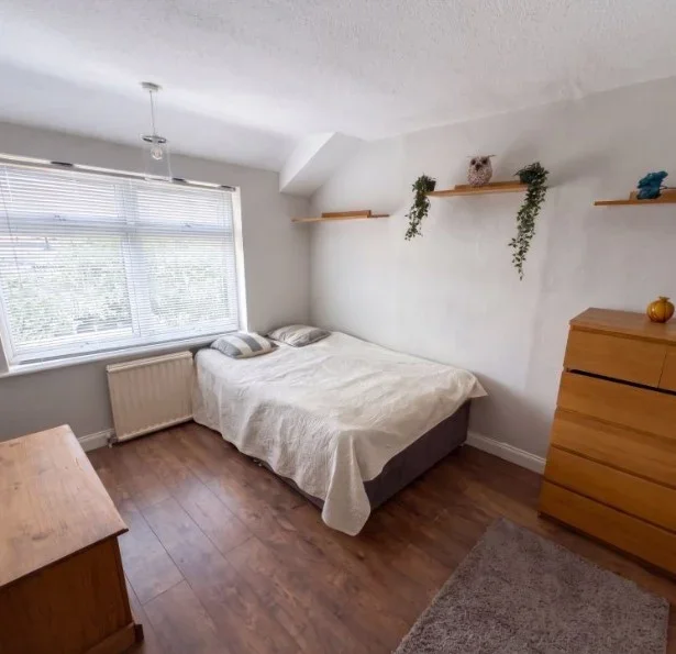 Flat Mansell Road in Greater London