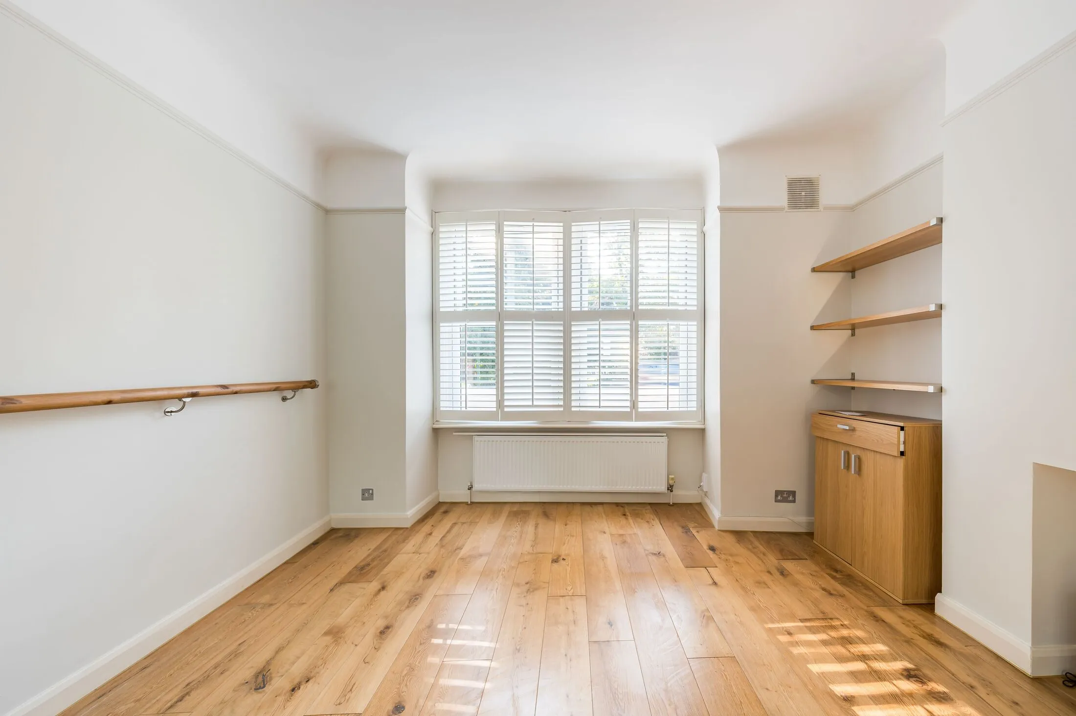 Flat Blackshaw Road in Greater London