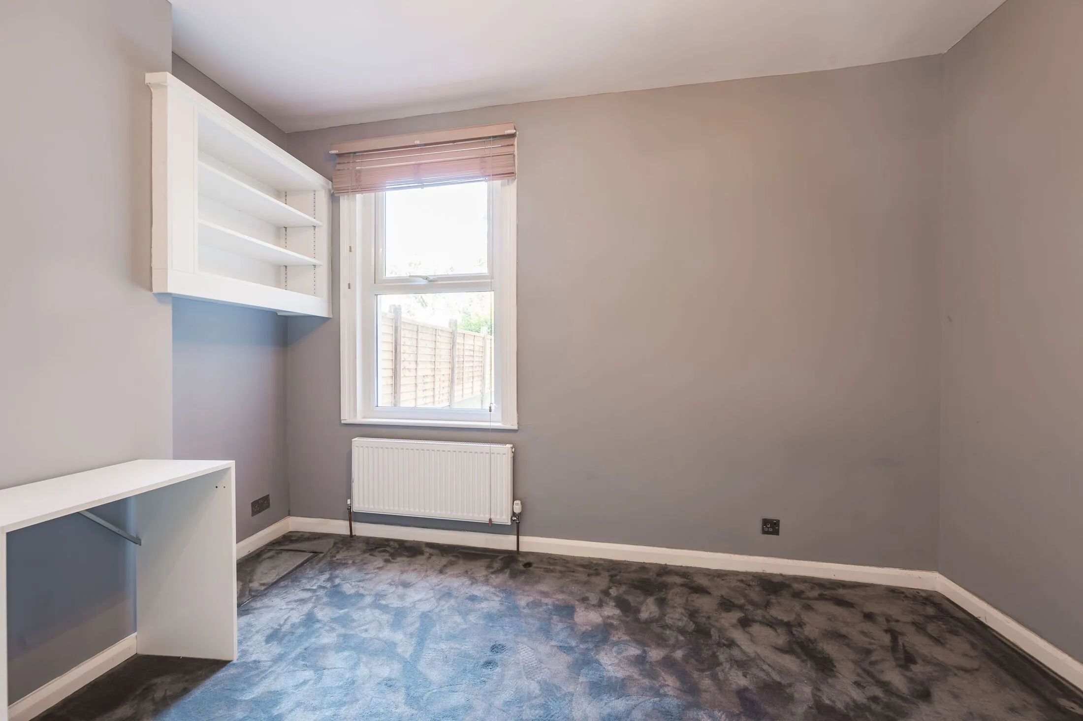 Flat Blackshaw Road in Greater London