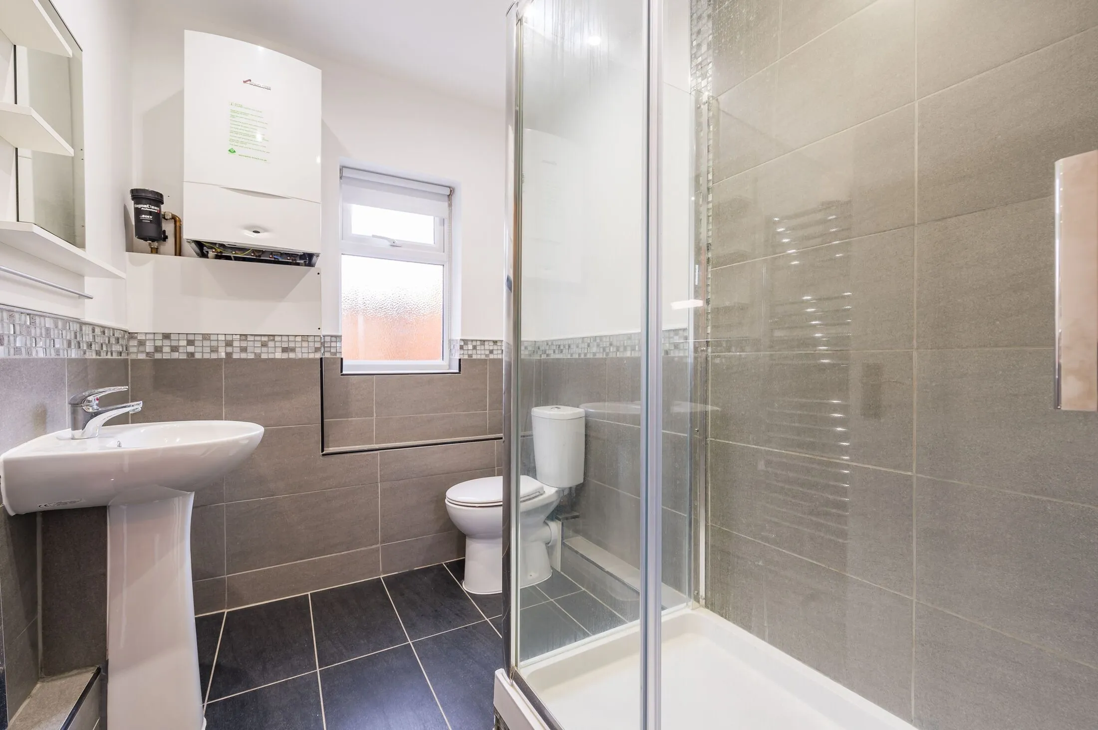 Flat Blackshaw Road in Greater London