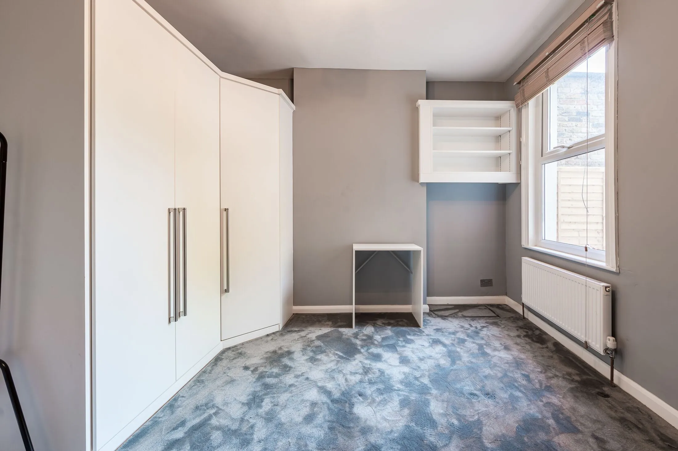 Flat Blackshaw Road in Greater London