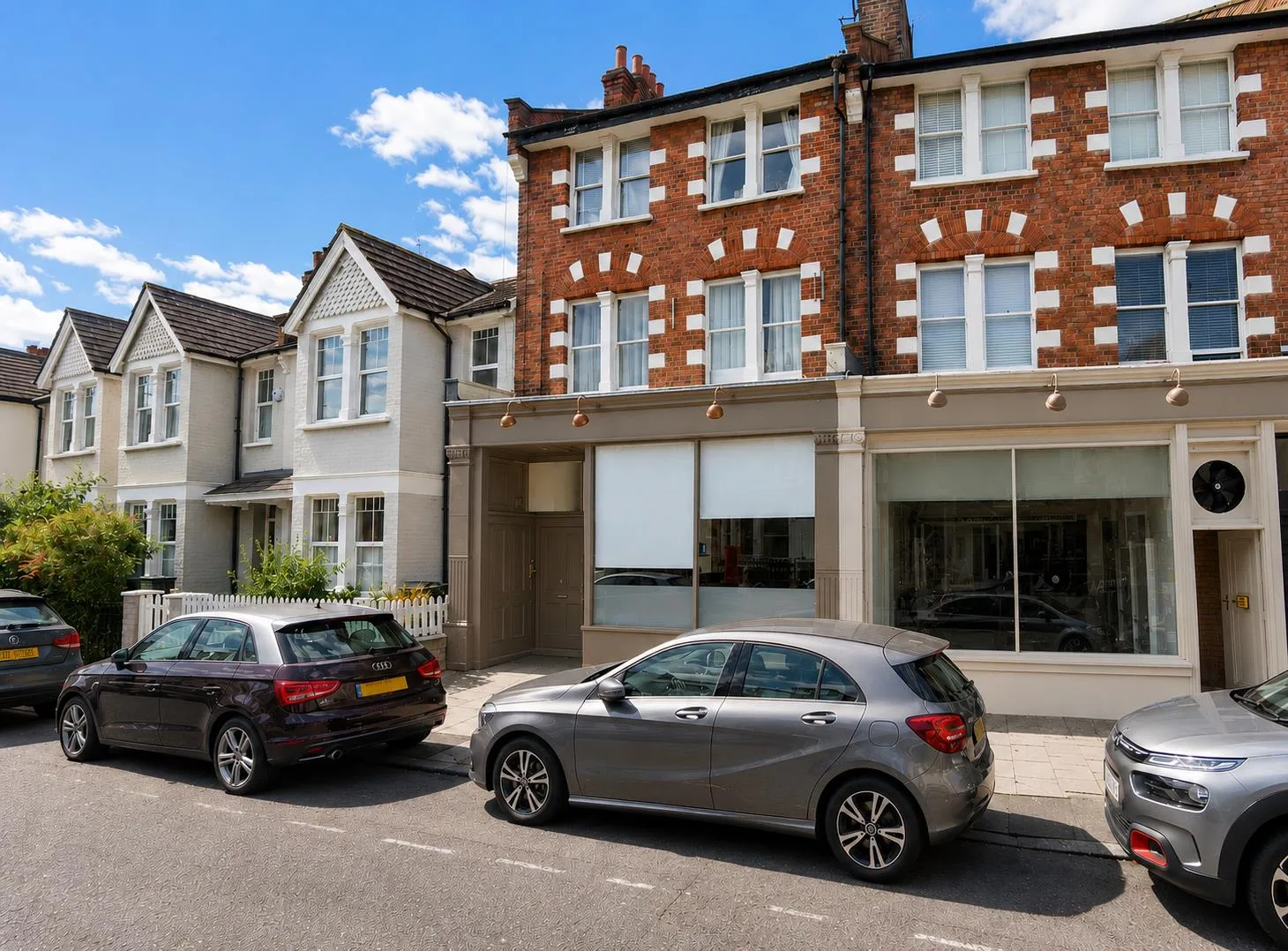 Flat First Avenue in Greater London