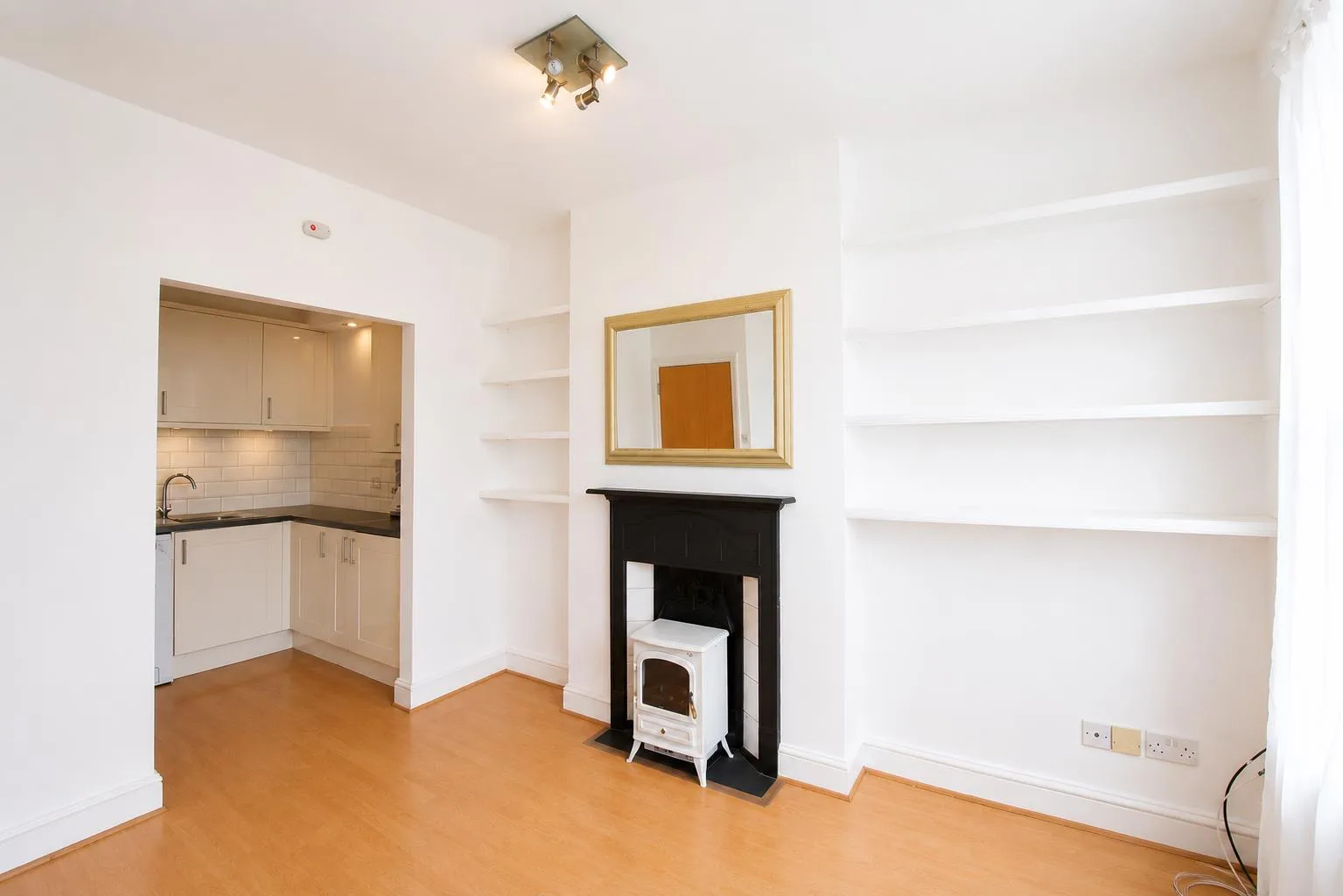 Flat First Avenue in Greater London