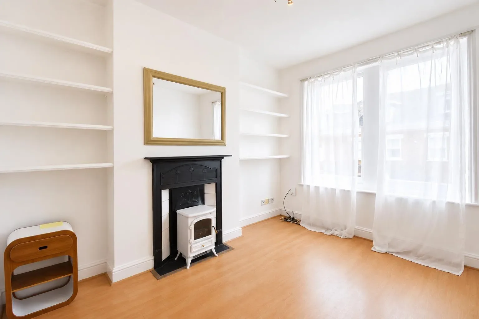 Flat First Avenue in Greater London