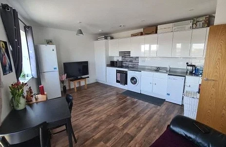 Flat Lyons Drive in Worplesdon