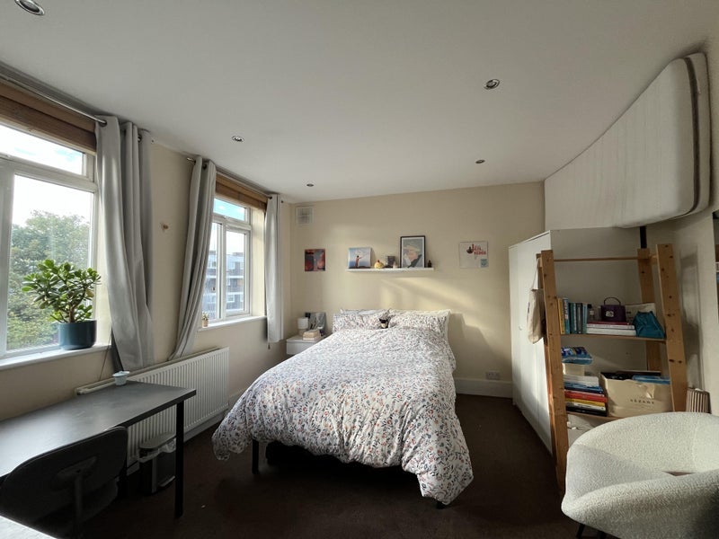 Flat Kentish Town Road in Greater London