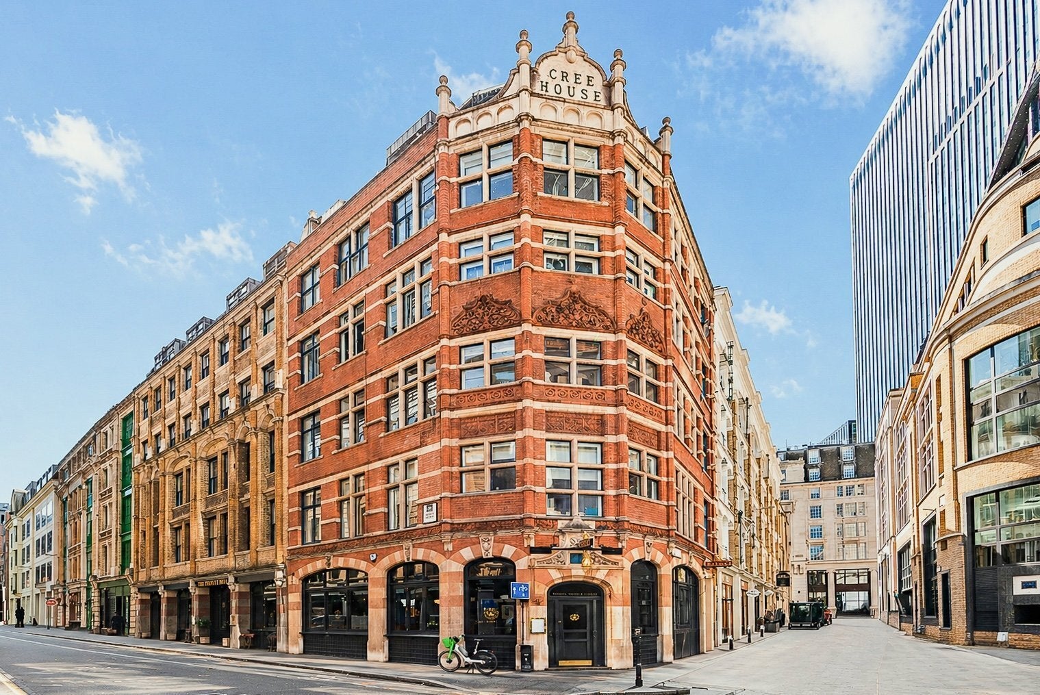 Flat Creechurch Lane in City of London