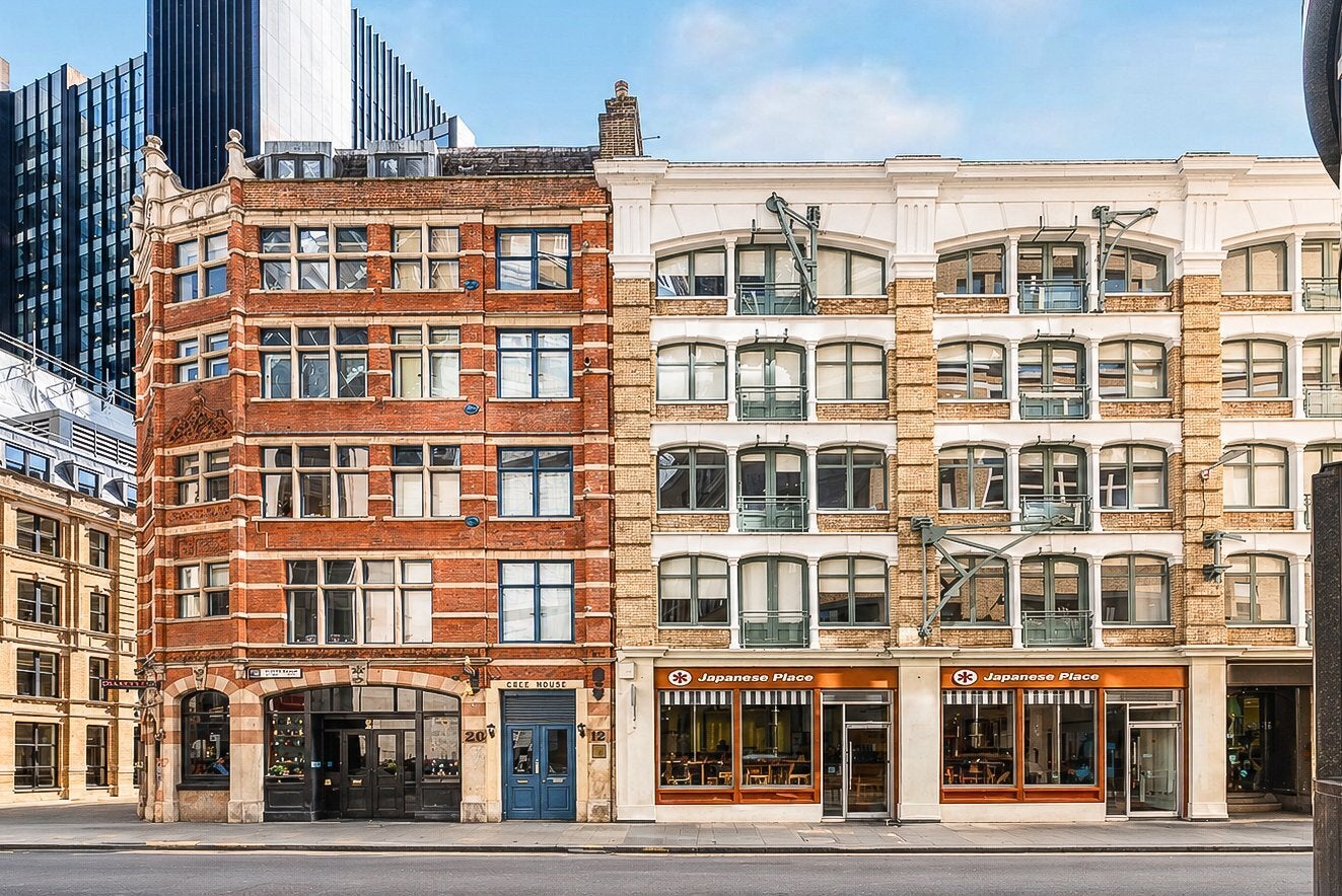 Flat Creechurch Lane in City of London