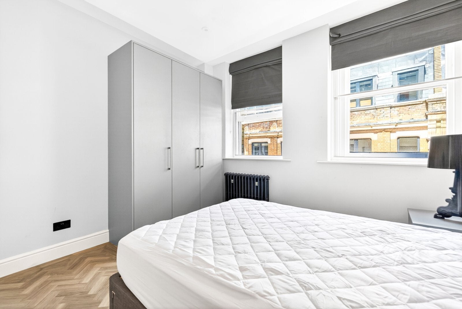 Flat Creechurch Lane in City of London