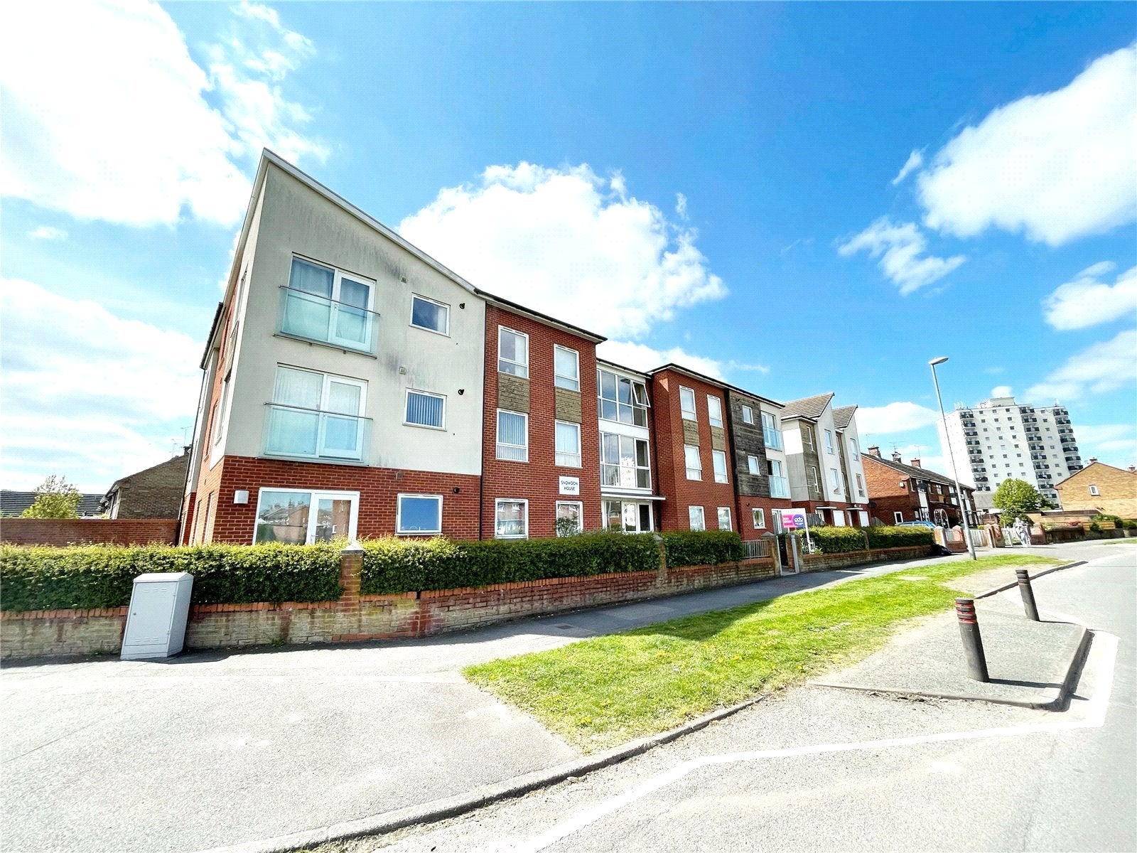 Flat Blacon Point Road in Chester