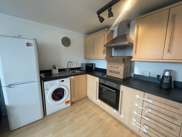 Flat Avonmouth Road in Bristol