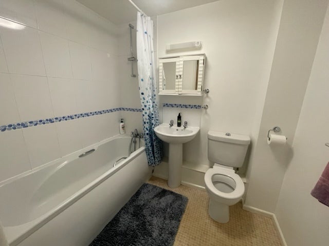 Flat Avonmouth Road in Bristol