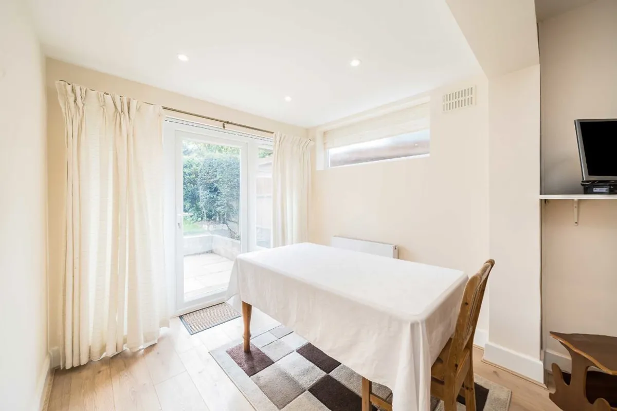 House Waddington Way in Greater London