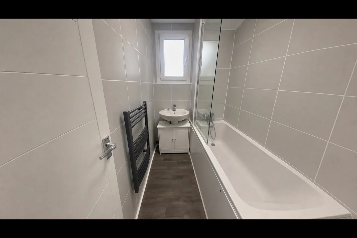 Room Deeley Road in Greater London