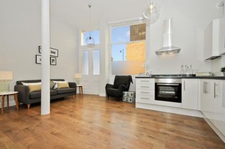 Room Kingsland Road in Greater London