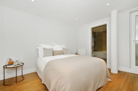 Room Kingsland Road in Greater London
