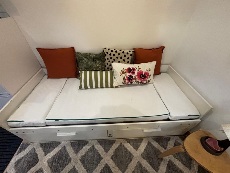 Room Cannon Hill Lane in Greater London