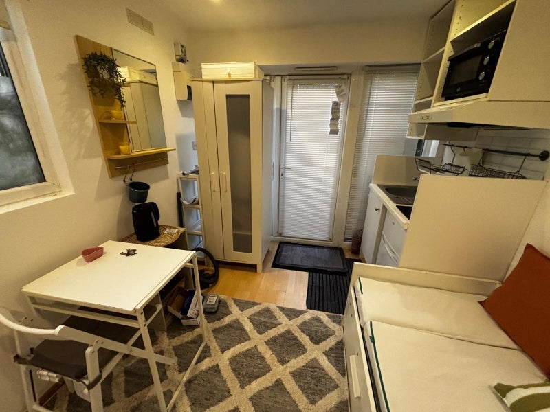 Room Cannon Hill Lane in Greater London