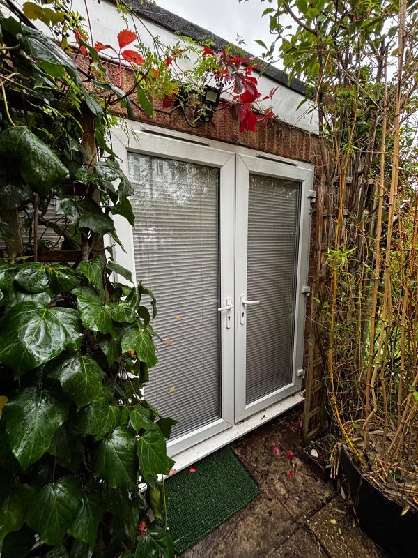 Room Cannon Hill Lane in Greater London