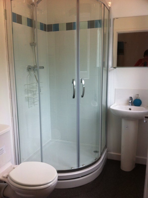 Room Wathen Road in Warwick