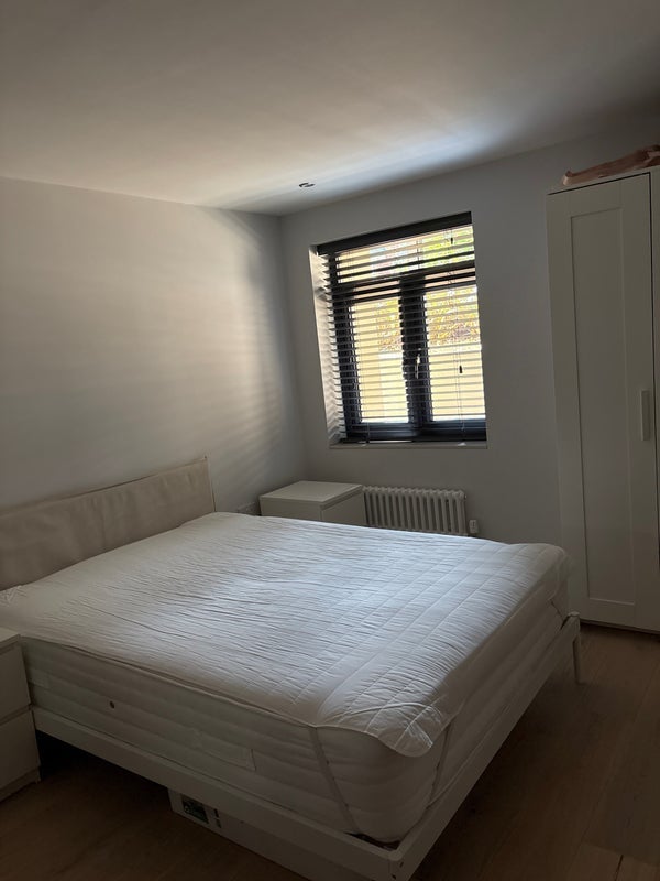 Room Maple Avenue in Manchester