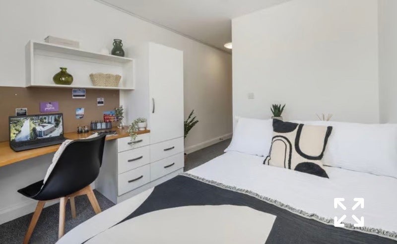 Room Blackfriars Road in Salford