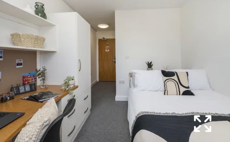 Room Blackfriars Road in Salford