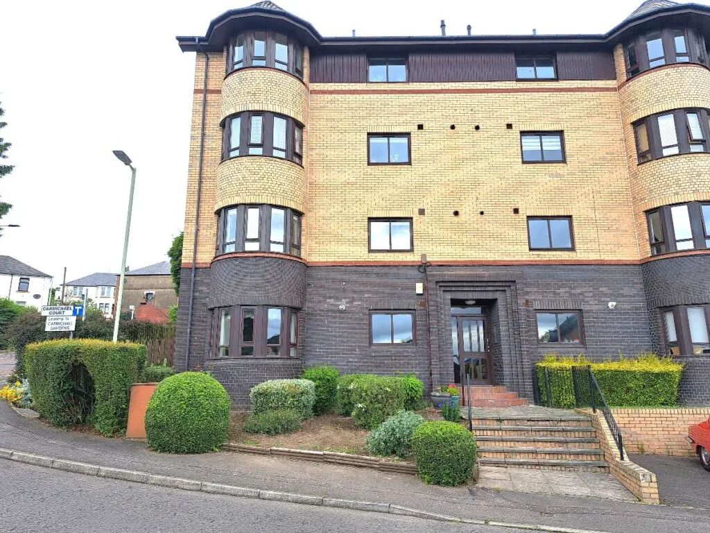 Flat Carmichael Court in Dundee