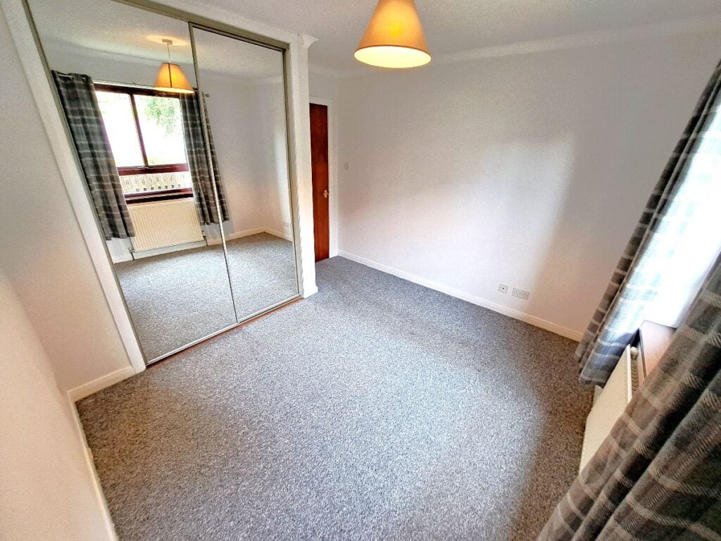 Flat Carmichael Court in Dundee