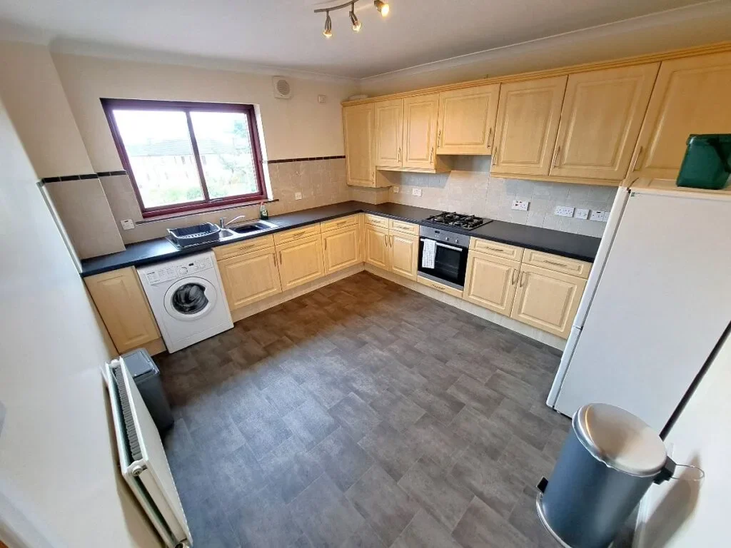 Flat Carmichael Court in Dundee