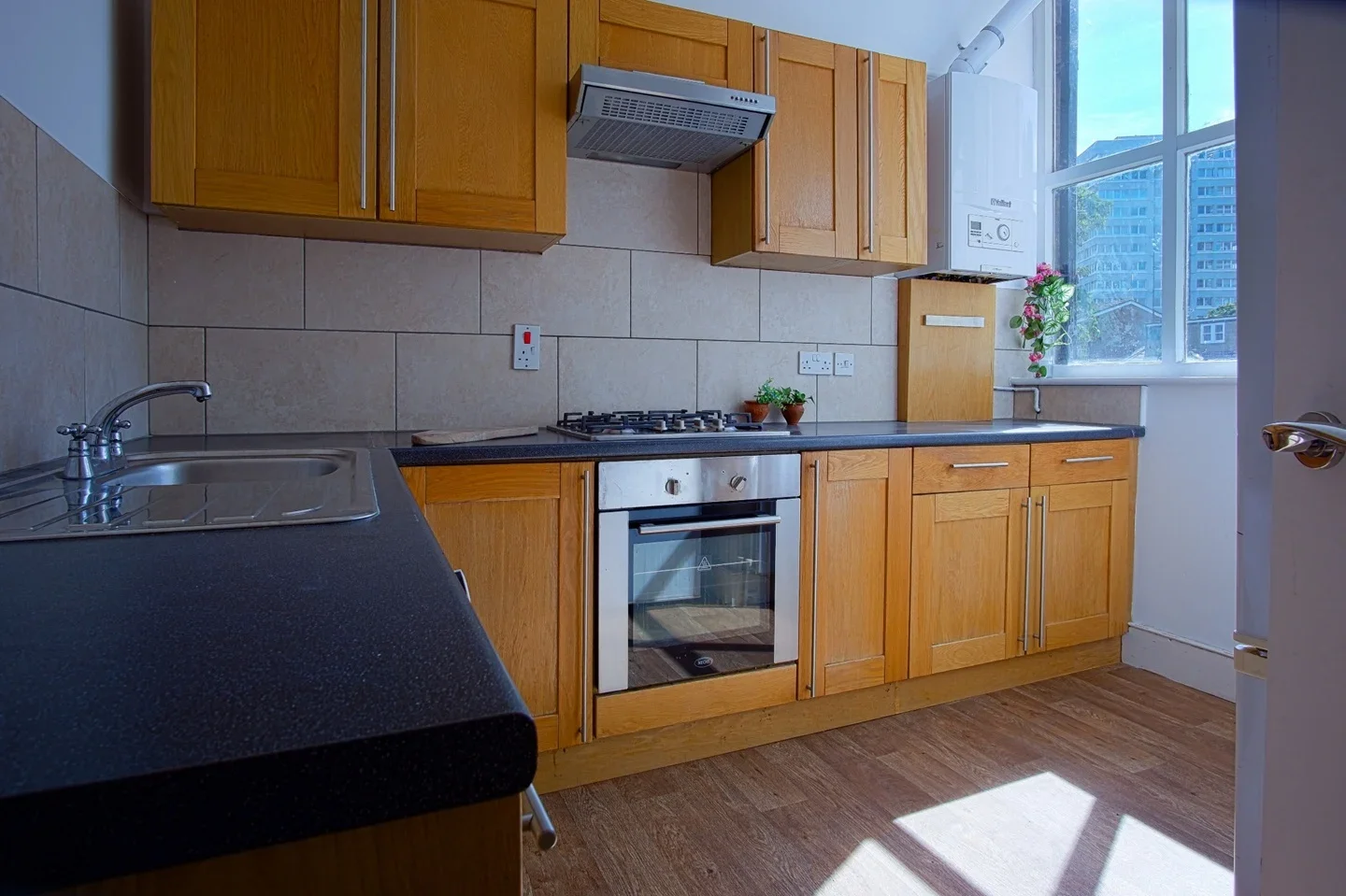 Flat Cranwich Road in Greater London