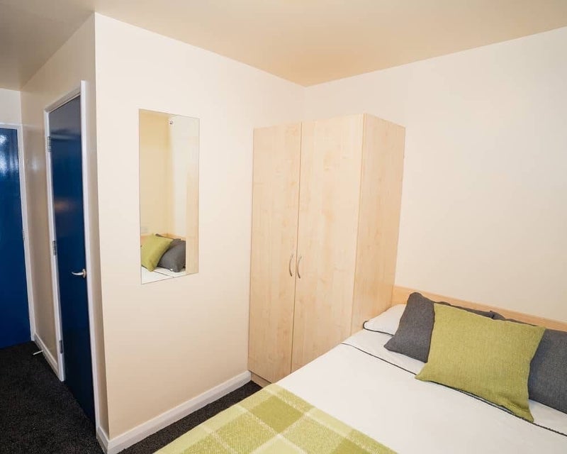 Room Queens Hospital Close in Birmingham