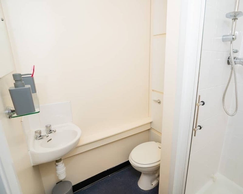 Room Queens Hospital Close in Birmingham