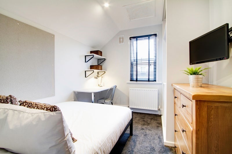 Room Kimbolton Avenue in Nottingham