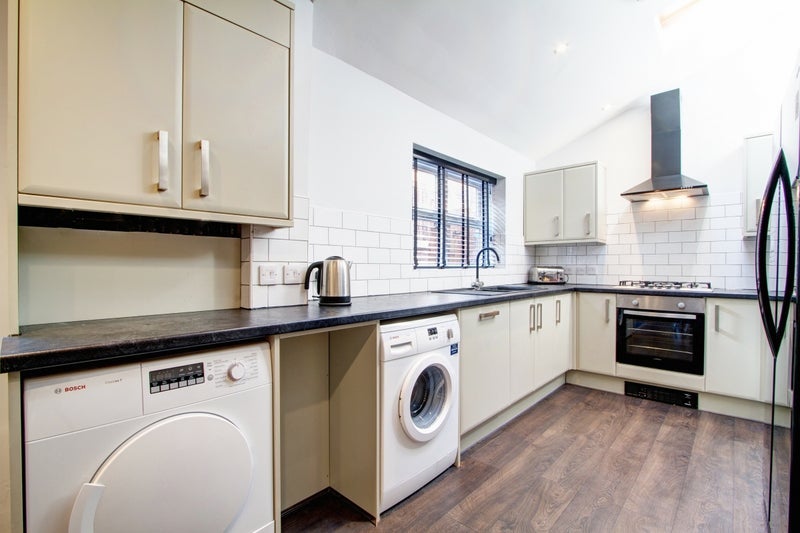 Room Kimbolton Avenue in Nottingham