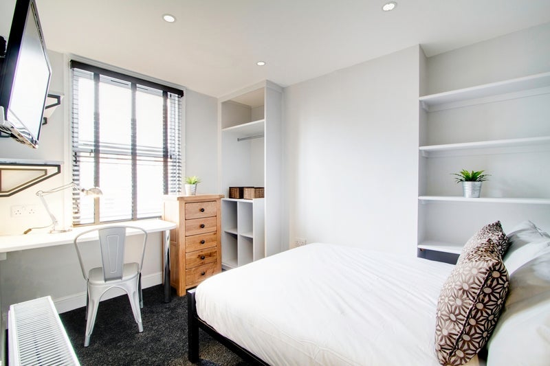 Room Kimbolton Avenue in Nottingham