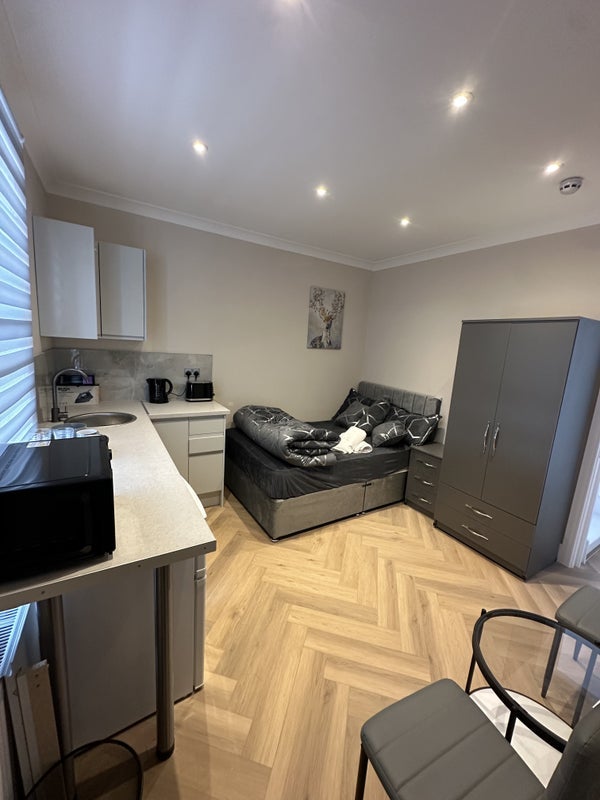 Flat Berkhamsted Avenue in Greater London